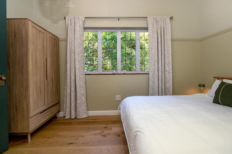 To Let 2 Bedroom Property for Rent in Sea Point Western Cape